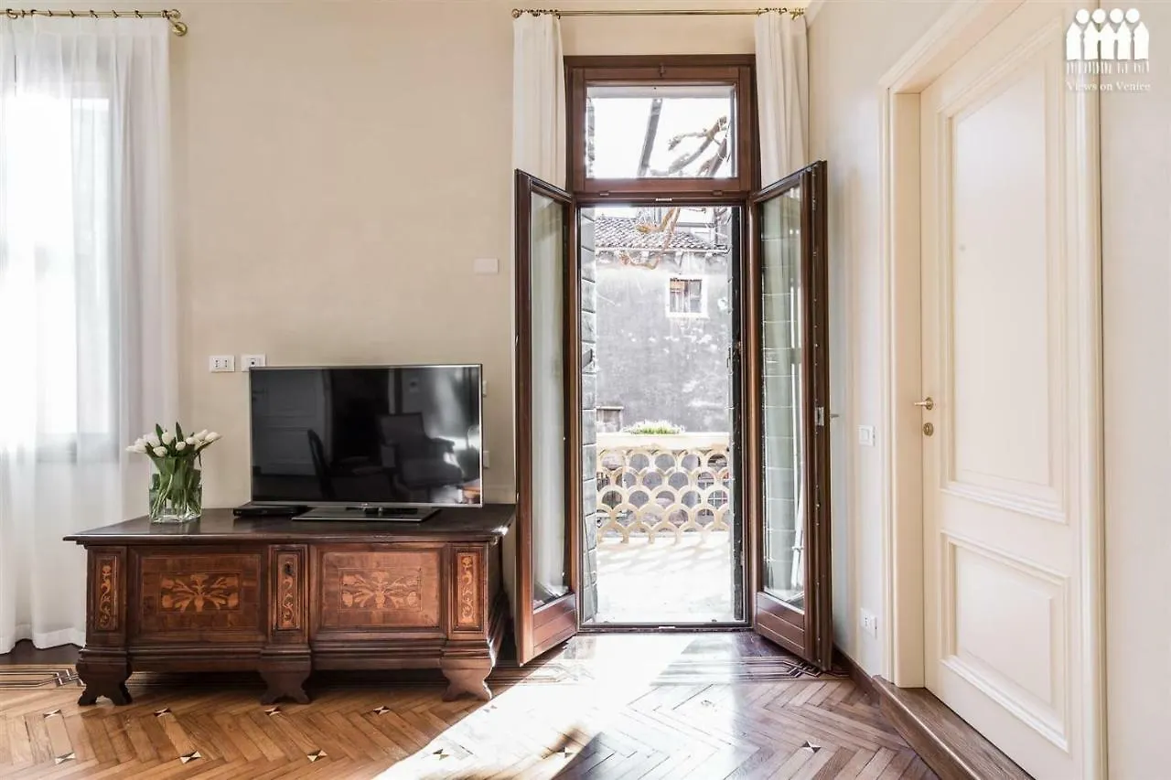 Ca' Del Glicine Terrace Apartment Venice